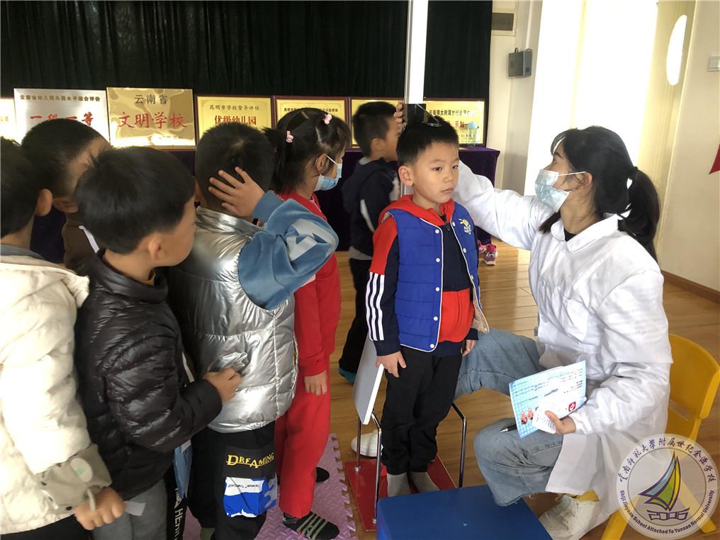 1606901336915001808.jpg 测量身高.jpg