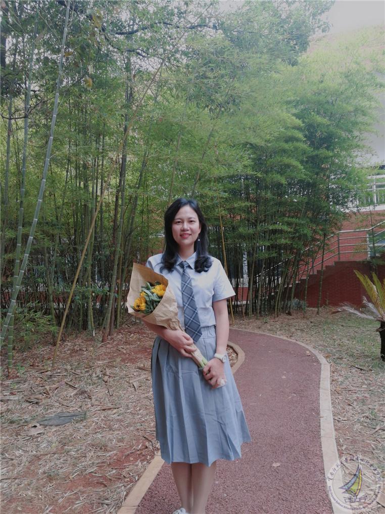 张玲.jpg
