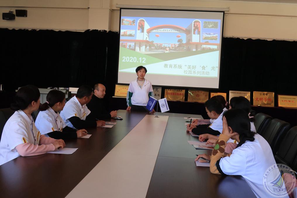 1608107256078015899.jpg 1-何其敏副部长带大家学习相关文件精神.jpg