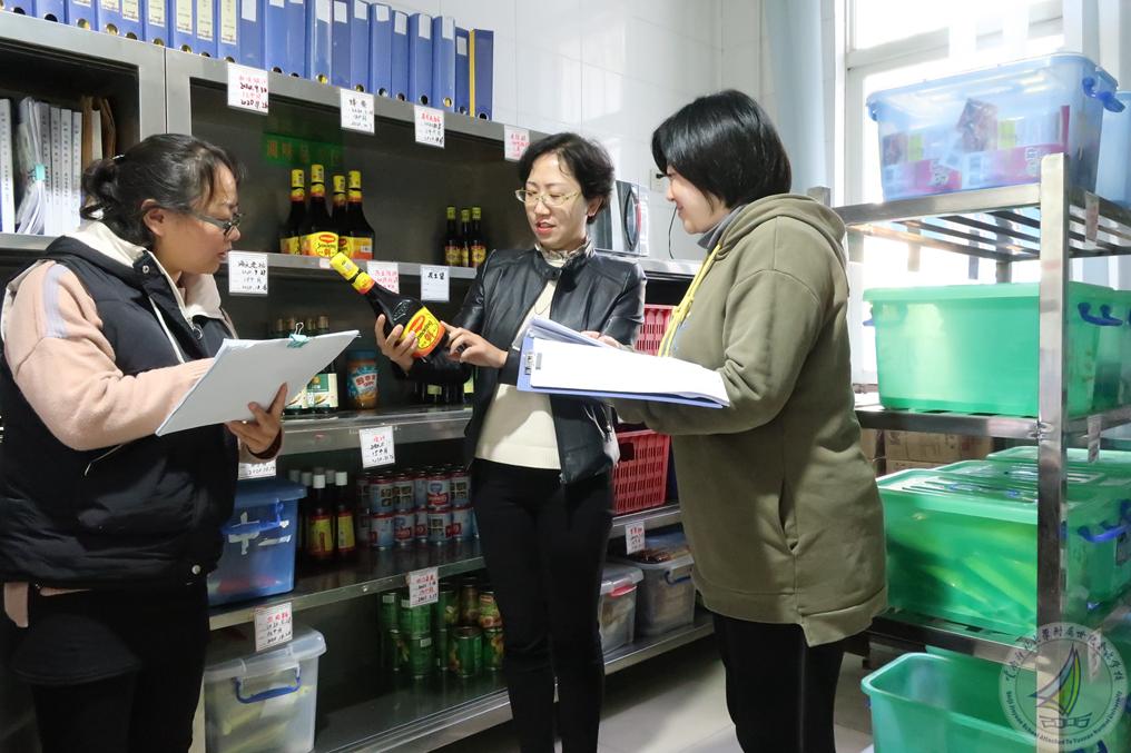 1608107296214010652.jpg 2-检查食品仓库.jpg