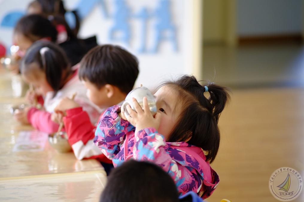 1608107536731062019.jpg 11-幼儿园的饭菜真好吃.jpg