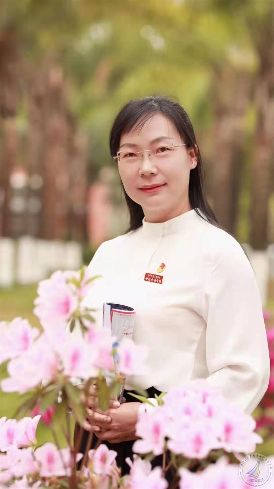 10班  黄丽琼.jpg