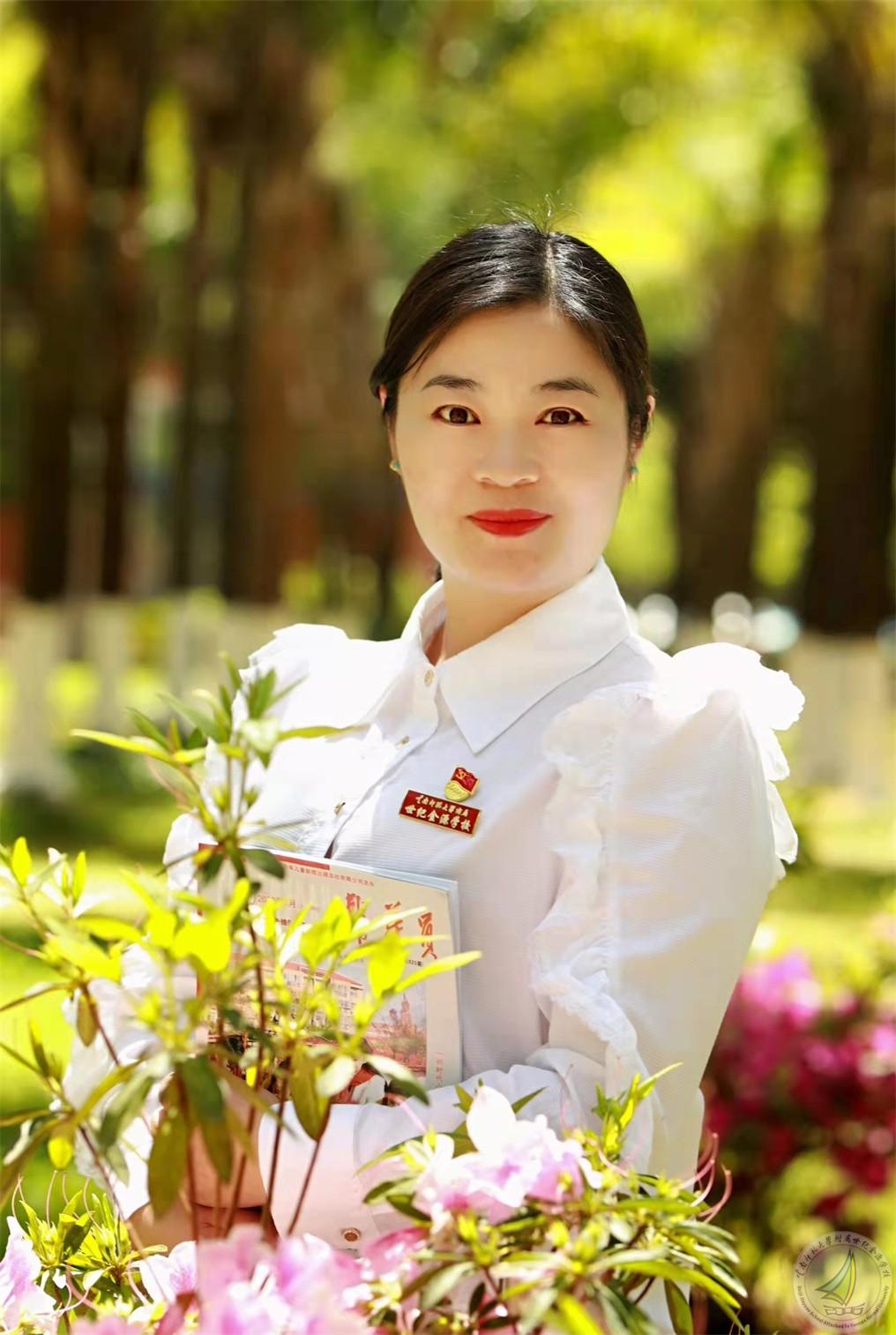 2班  杨绘春（2班）.jpg